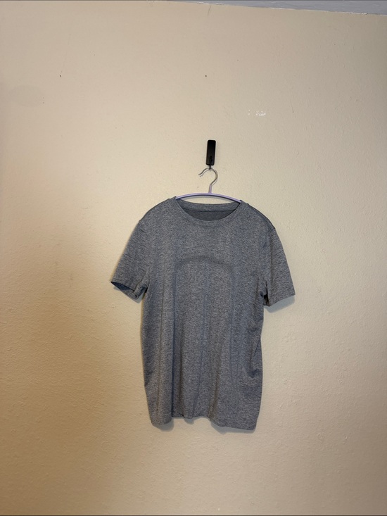 lululemon athletica Tops - Lululemon grey short sleeve swiftly tech Shirt Size 6